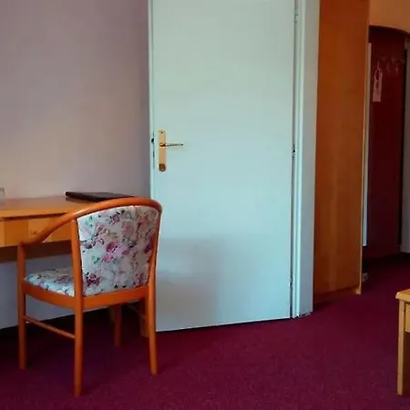 Ester Karlsbad