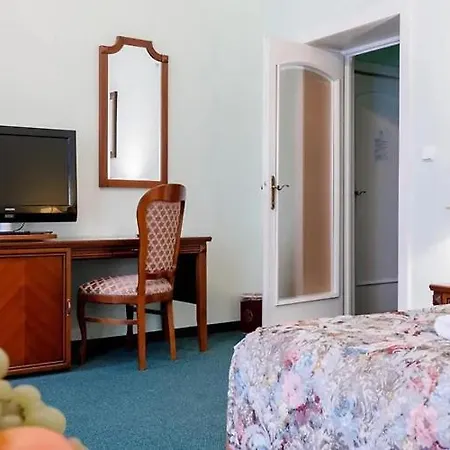 Ester Hotel