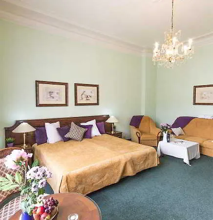 Ester Hotel