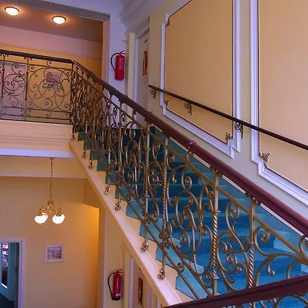 Ester Hotel 4*