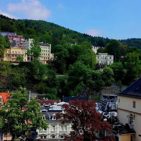 Ester Karlsbad