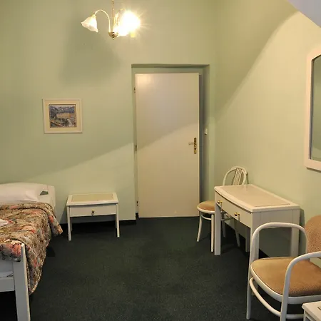 Ester Hotel
